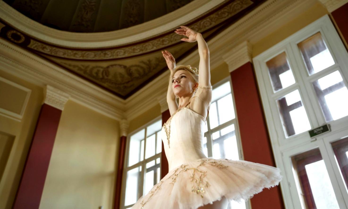 Students during an online dance technique session